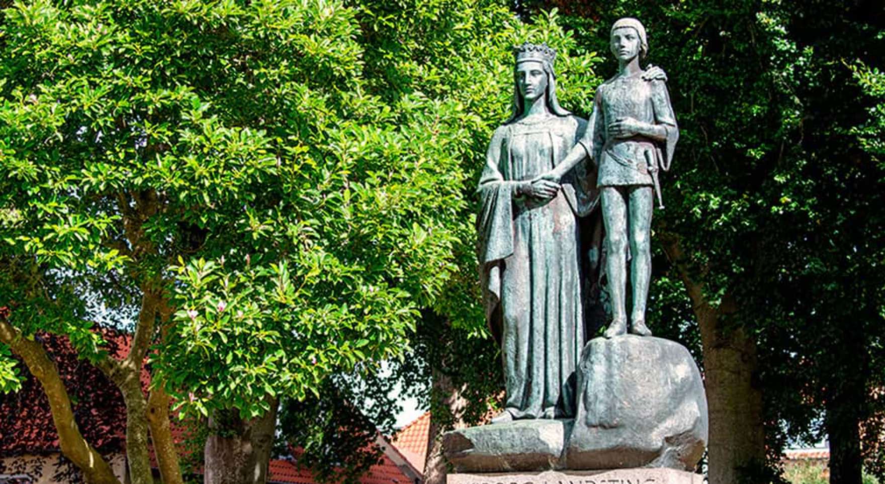 Kongehyldningsmonumentet på Margretheplænen i Domkirkekvarteret, Viborg