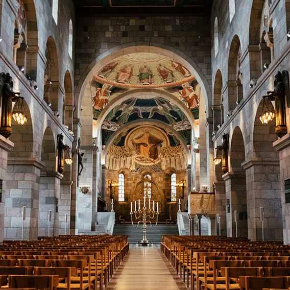 Viborg Domkirke indefra set op mod alteret (Foto: Hans Jørgen Lysholm)