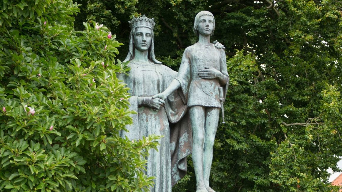 Kongehyldningsmonumentet på Margretheplænen i Viborg Domkirkekvarter